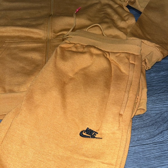 🔥🔥🔥2023 Model Joggers🔥🔥🔥 - Picture 2 of 3